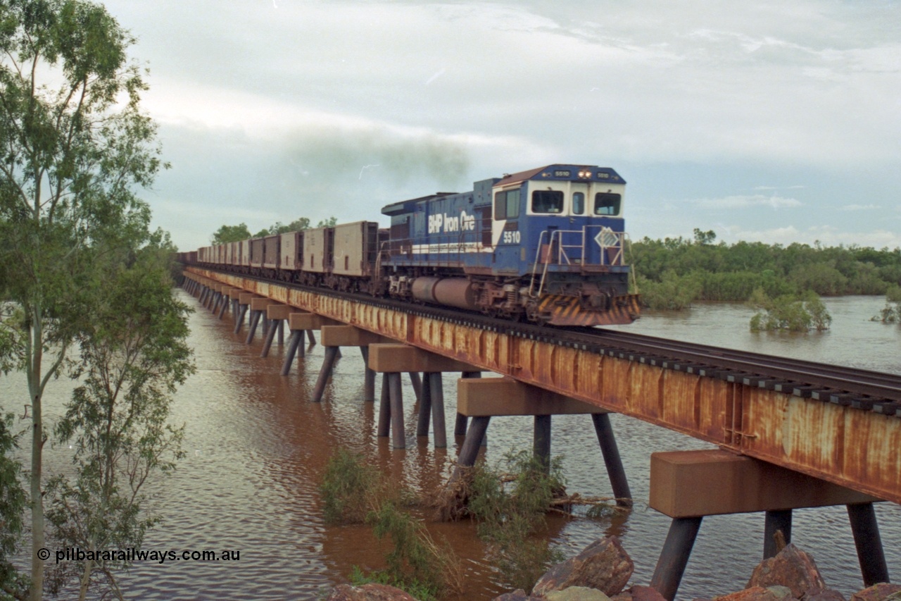 218-11
De Grey River Bridge, a loaded Yarrie train crosses the river behind an original Mt Newman Mining ALCo to GE rebuild carried out by Goninan, originally ALCo C636 5458 to GE model C36-7M unit 5510 'Newman' serial 4839-07 / 87-075.
Keywords: 5510;Goninan;GE;C36-7M;4839-07/87-075;rebuild;AE-Goodwin;ALCO;C636;5458;G6027-2;