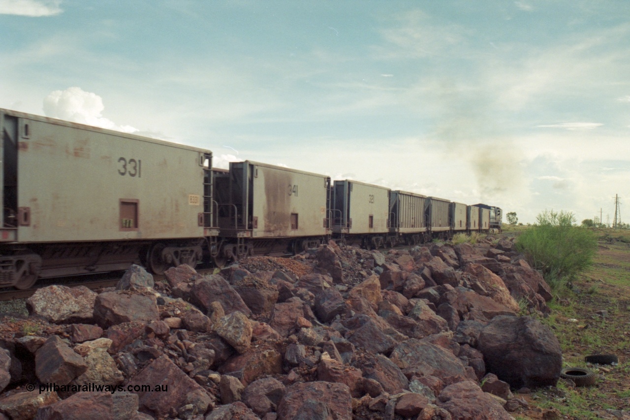 218-13
De Grey River, a loaded GML train with Gunderson USA (smooth) and Portec USA (ribbed) built waggon behind the C36-7M loco. The waggons are ex-Phelps Dodge Copper Mine.
