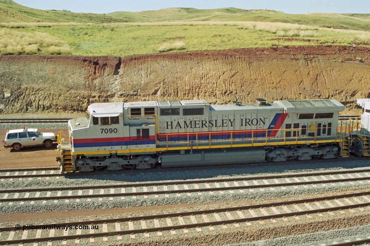218-33
Yandicoogina or HIY as Hamersley Iron identify it, located 445 km from Parker Point yard in Dampier. Bank engine unit General Electric Dash 9-44CW model 7090 serial 47769 in the delivered 'Pepsi Can' livery.
Keywords: 7090;GE;Dash-9-44CW;47769;