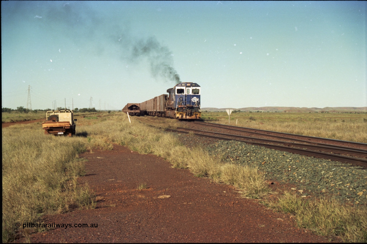 221-07
Hardie Siding, with the days of C36-7M operations numbered, Goninan rebuild 5513 serial 88-078 / 4839-02 from ALCo C636 5453 blasts away from Hardie with a loaded train bound for Finucane Island.
Keywords: 5513;Goninan;GE;C36-7M;4839-02/88-078;rebuild;AE-Goodwin;ALCo;C636;5453;G6012-2;