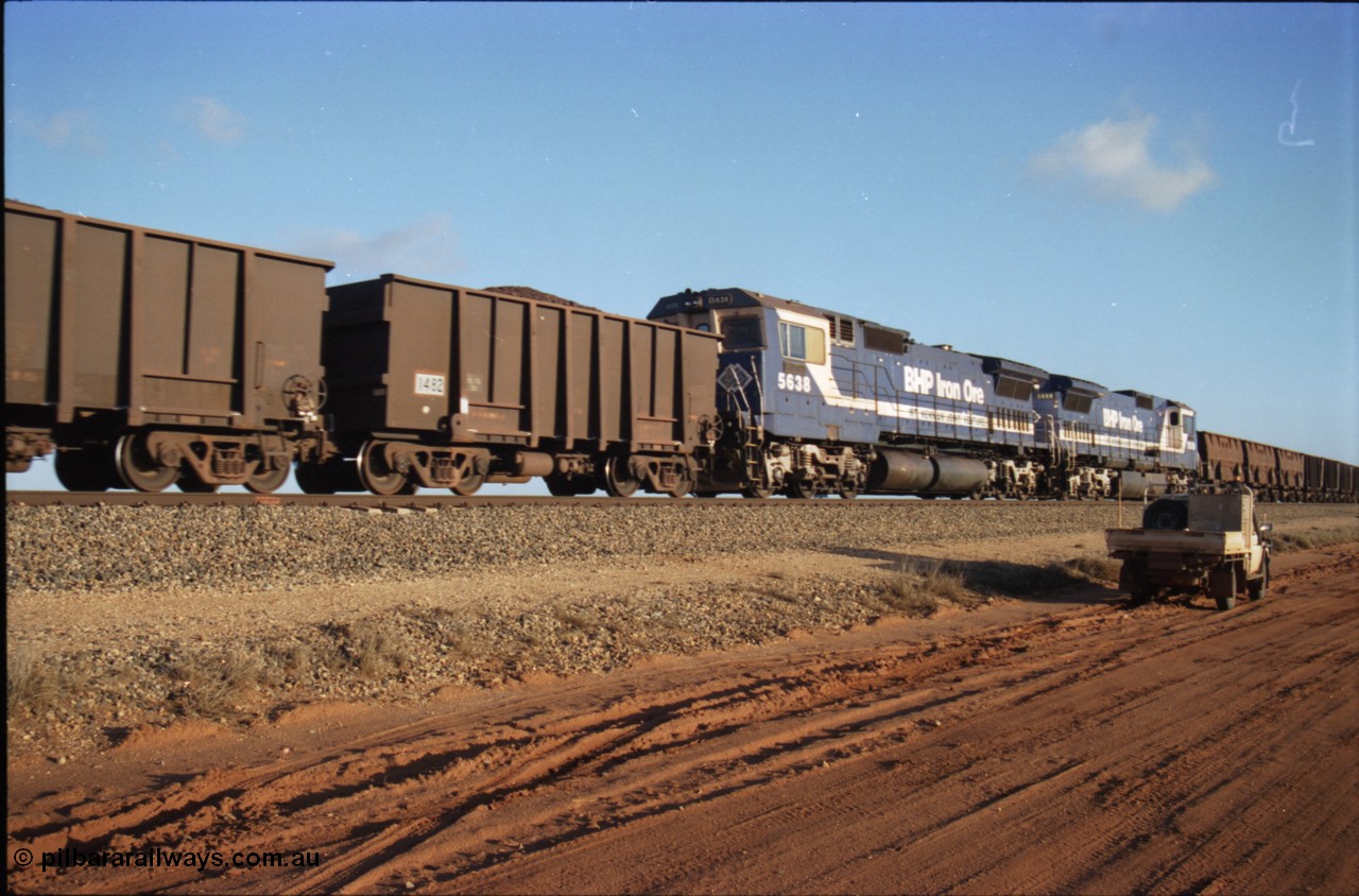 224-27
Bing siding, mid-train remote units Goninan rebuild CM40-8M GE units 5638 'Mallina' serial 8281-02 / 92-127 leads sister unit 5669. [url=https://goo.gl/maps/KQrczNpVhAH2]GeoData[/url].
Keywords: 5638;Goninan;GE;CM40-8M;8281-02/92-127;rebuild;AE-Goodwin;ALCo;C636;5464;G6035-5;