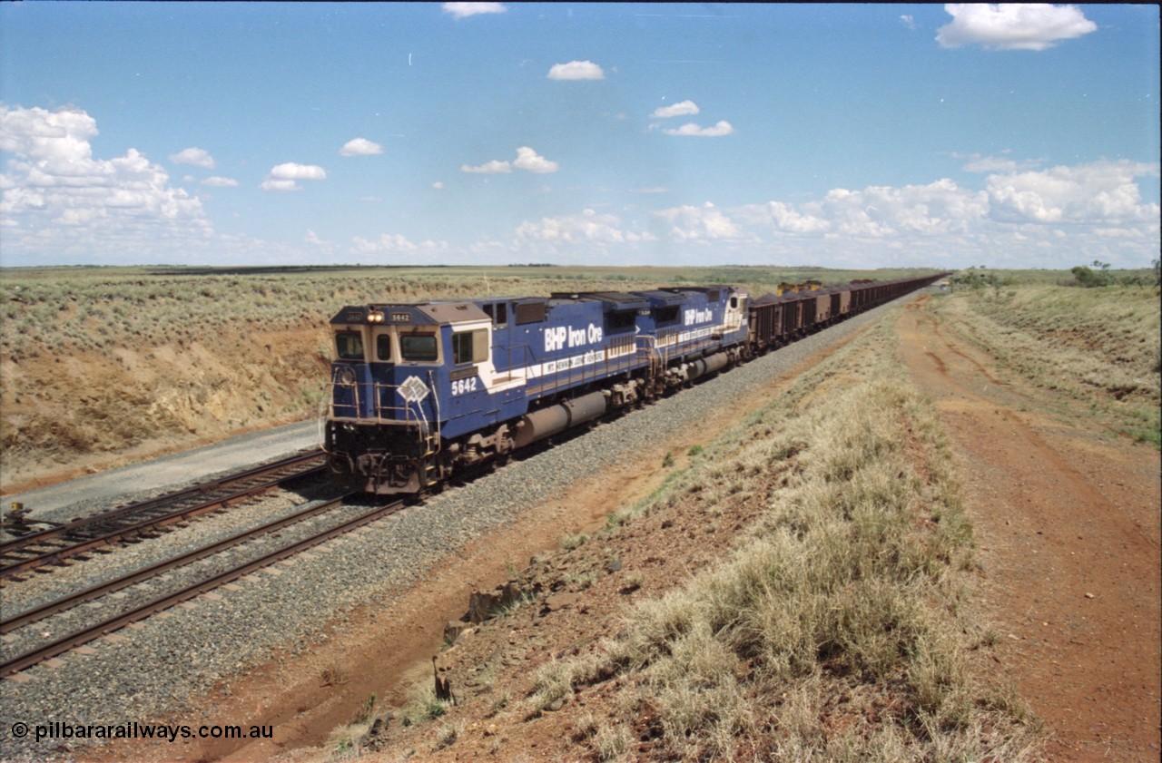 226-28
Shaw siding at the 219 km a loaded train with power from two Goninan CM40-8M GE rebuild units 5642 'Wallareenya' serial 8281-07 / 92-131 and sister unit 5636, the mid-train remotes can be seen in the distance topping the grade. [url=https://goo.gl/maps/JLjSYskHScU2]GeoData[/url].
Keywords: 5642;Goninan;GE;CM40-8M;8281-07/92-131;rebuild;AE-Goodwin;ALCo;C636;5467;G6041-3;