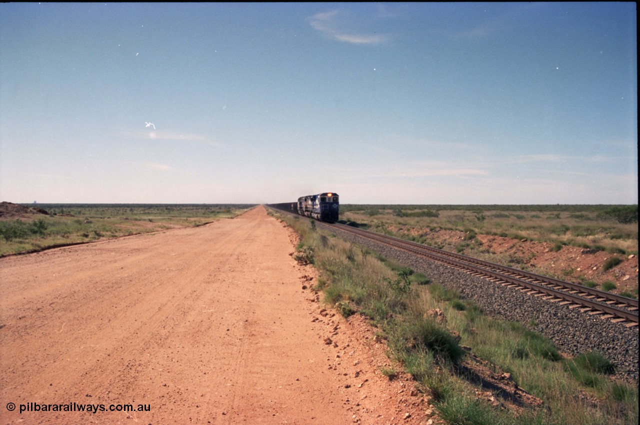 227-20
30 km area on the Newman mainline, east of the original Quarry 1, an empty train powers along the gentle .17% rising grade behind a pair of Goninan CM40-8M GE rebuild units and an General Electric AC6000. [url=https://goo.gl/maps/BY7Zz4F5t822]GeoData[/url].
