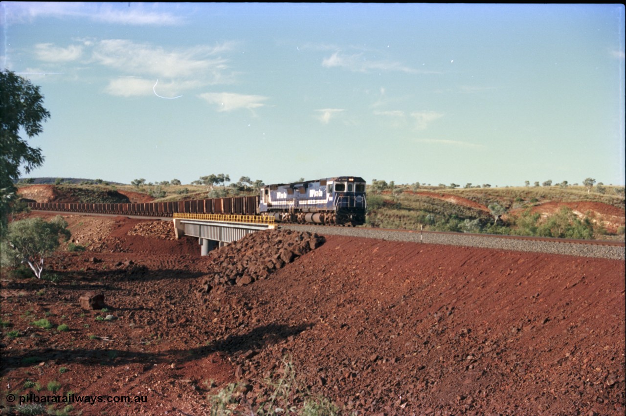 228-19
Yandi Two branch, the afternoon empty train crosses the bridge at the YT307 km behind a standard pair of Goninan rebuilt GE CM40-8M model units 5649 'Pohang' serial 8412-07/93-140 and 5644 'Kangan' serial 8281-09/92-133. Geodata [url=https://goo.gl/maps/S1bX3ycGXqE2] -22.706976, 119.097651 [/url].
Keywords: 5649;Goninan;GE;CM40-8M;8412-07/93-140;rebuild;AE-Goodwin;ALCo;M636C;5473;G6047-5;