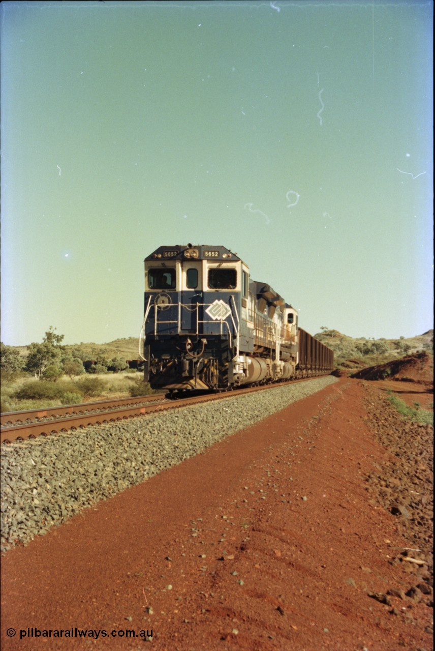 231-07
Yandi Two balloon loop, BHP Iron Ore 5652 'Villanueva' serial 8412-09 / 93-143 an Goninan WA rebuild CM40-8M GE unit loads a train at 1.2 km/h with second unit 5650. [url=https://goo.gl/maps/3vQHZqBXNa32]GeoData[/url].
Keywords: 5652;Goninan;GE;CM40-8M;8412-09/93-143;rebuild;AE-Goodwin;ALCo;M636C;5482;G6061-3;