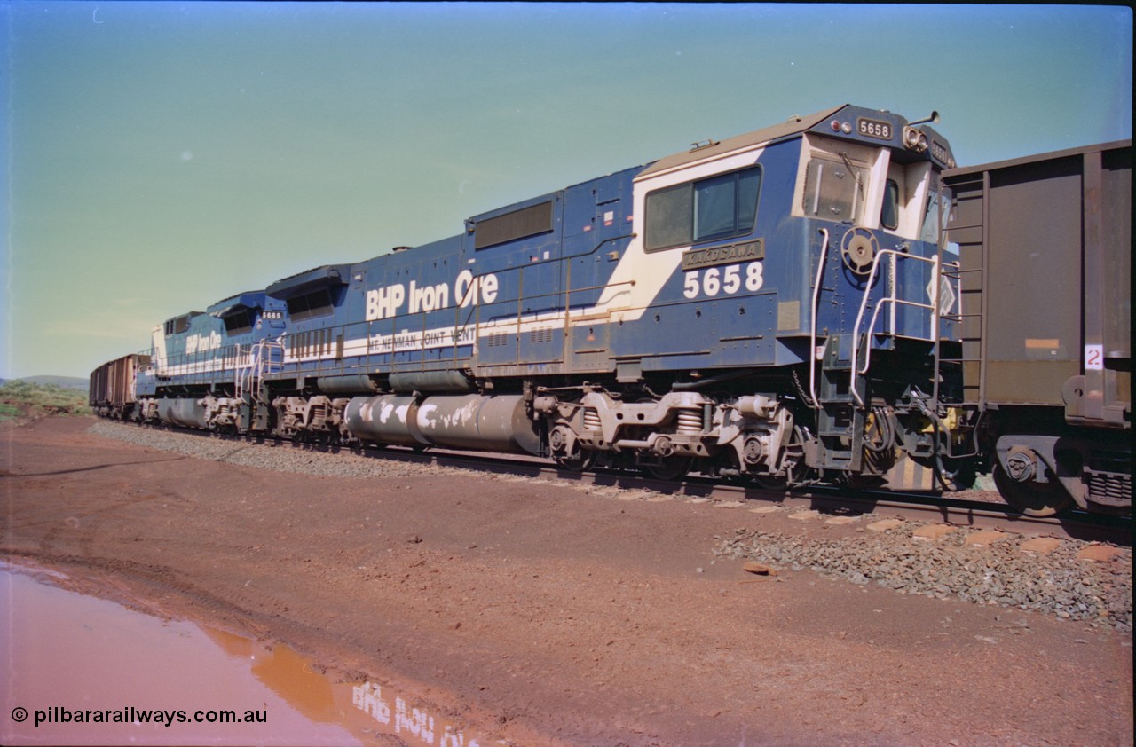 232-29
Yandi One balloon loop, as a train is being loaded the mid-train remotes approach, Goninan rebuild CM40-8M GE unit 5658 'Kakogawa' serial 8412-03 / 94-149 leads a LocoTrol remote unit built with no cab, a CM40-8ML 5665. 18th of February 1997. [url=https://goo.gl/maps/qrCg6FjBfS22]GeoData[/url].
Keywords: 5658;Goninan;GE;CM40-8M;8412-03/94-149;rebuild;AE-Goodwin;ALCo;M636C;5480;G6061-1;