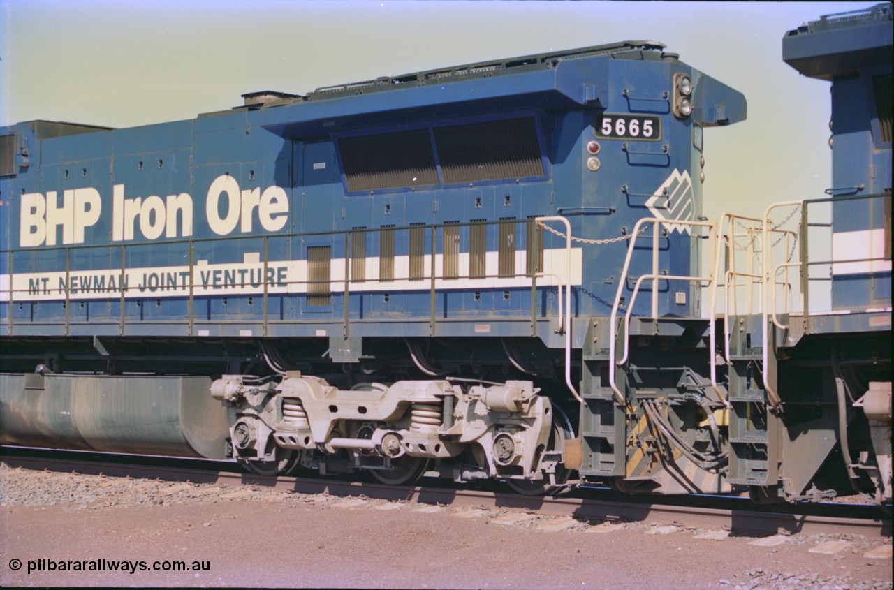 232-33
Yandi One balloon loop cab-less BHP Goninan GE rebuild CM40-8ML (L for LocoTrol) 5665 'Rotterdam' serial 8412-10 / 94-156 in the mid train consist about to enter the tunnel on the 18th of February 1997. This loco was built cab-less to control remote consists and here is in use as a slave, being controlled by a unit with a cab. [url=https://goo.gl/maps/qrCg6FjBfS22]GeoData[/url].
Keywords: 5665;Goninan;GE;CM40-8ML;8412-10/94-156;rebuild;Comeng-NSW;ALCo;M636C;5491;C6084-7;