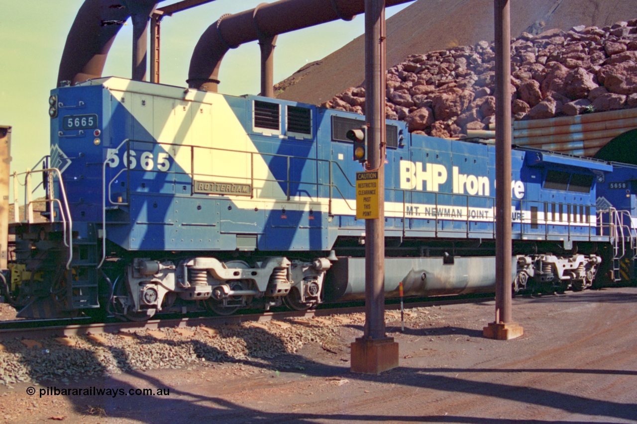 232-37
Yandi One balloon loop cab-less BHP Goninan GE rebuild CM40-8ML (L for LocoTrol) 5665 'Rotterdam' serial 8412-10 / 94-156 in the mid train consist about to enter the tunnel on the 18th of February 1997. This loco was built cab-less to control remote consists and here is in use as a slave, being controlled by a unit with a cab. [url=https://goo.gl/maps/qrCg6FjBfS22]GeoData[/url].
Keywords: 5665;Goninan;GE;CM40-8ML;8412-10/94-156;rebuild;Comeng-NSW;ALCo;M636C;5491;C6084-7;