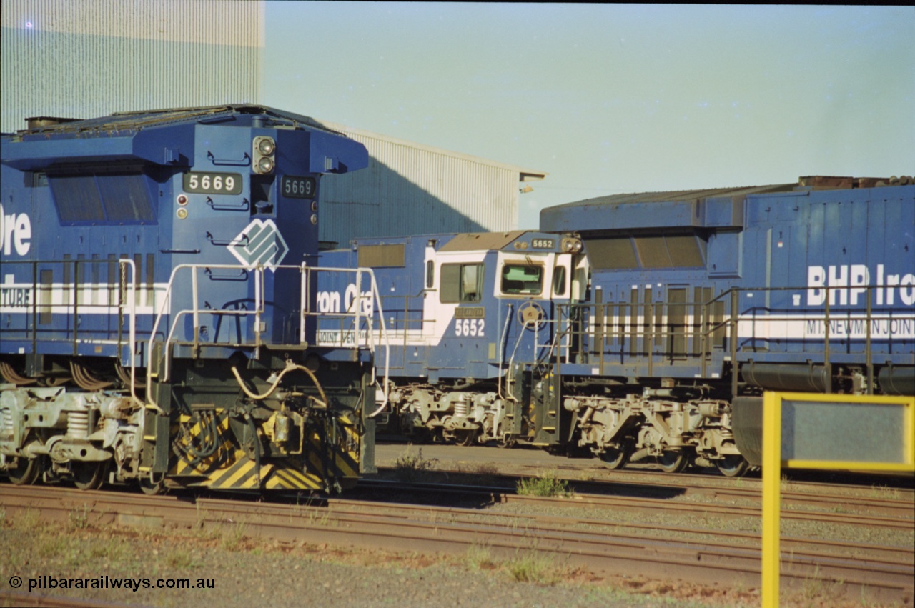 236-19
Nelson Point Loco Overhaul Shop, BHP Iron Ore's Goninan GE rebuilt CM40-8MEFI unit 5669 'Beilun' serial 8412-02 / 95-160 sits out the front awaiting attention, with sister 5652 behind it and the rear of an AC6000 visible.
Keywords: 5669;Goninan;GE;CM40-8EFI;8412-02/95-160;rebuild;Comeng-NSW;ALCo;M636C;5486;C6084-2;