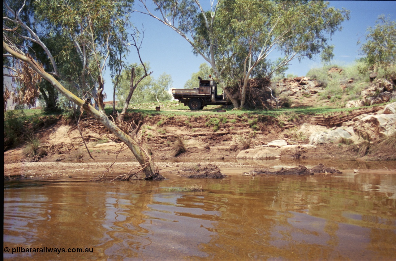 237-10
A lunch break on the bank of the Shaw River, just north of where the Shaw Patch Creek joins the Shaw River. [url=https://goo.gl/maps/ptvQK2ReLpy] Geodata [/url].
