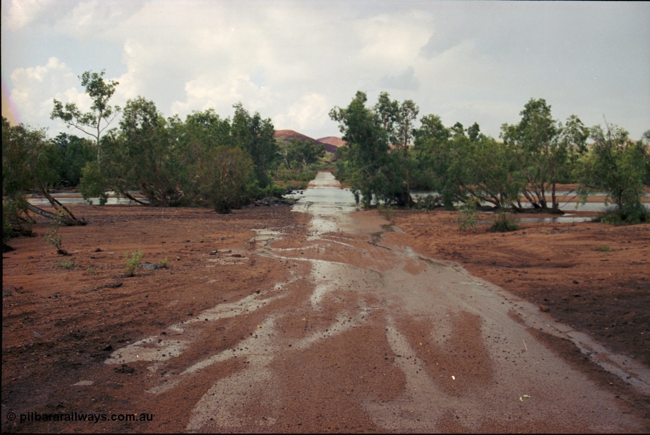 237-22
Coongan River crossing looking north east, Comet Mines are behind those hills. [url=https://goo.gl/maps/sNbvxMjpdGP2] Geodata [/url].
