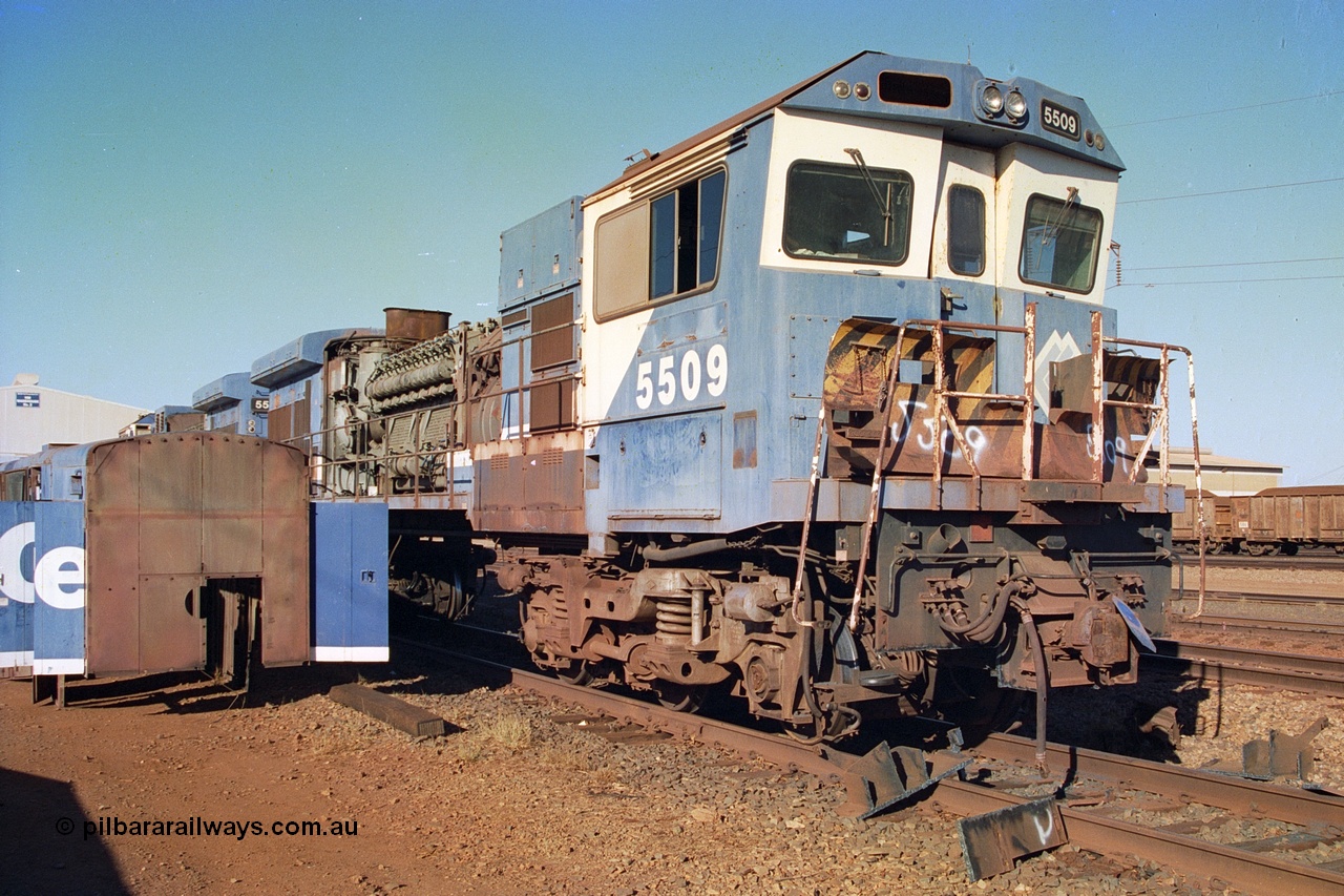 242-01
Nelson Point, BHP Goninan GE rebuild C36-7M unit 5509 serial 4839-05 / 87-074 about to be trucked to United Goninan Perth for eventual cutting down to the frame and heading to United Goninan Broadmeadow NSW as an engine test bed. May 2002.
Keywords: 5509;Goninan;GE;C36-7M;4839-05/87-074;rebuild;AE-Goodwin;ALCo;C636;5452;G6012-1;