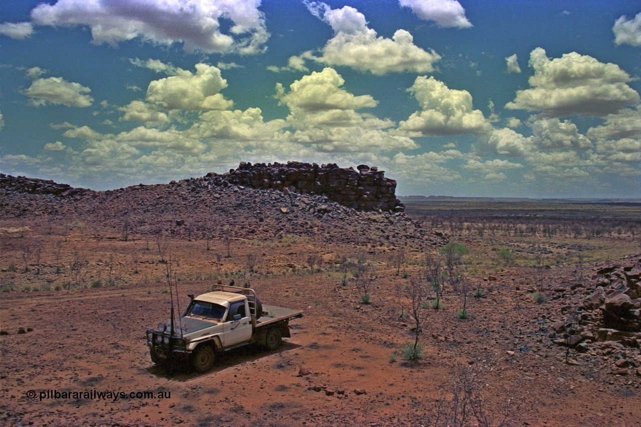 252-28
Abydos area, known as the China Wall or London Wall.
