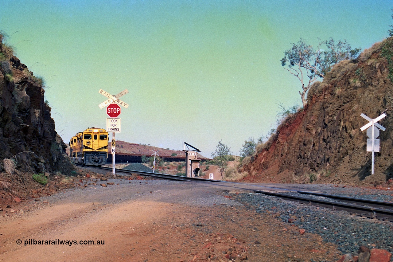 256-31
At the 89.6 km grade crossing and with the meet at Maitland completed the loaded train continues onto Cape Lambert behind the quad CM40-8M working. May 2002.
Keywords: 9414;Goninan;GE;CM40-8M;8206-11/91-124;rebuild;AE-Goodwin;ALCo;M636;G6060-5;