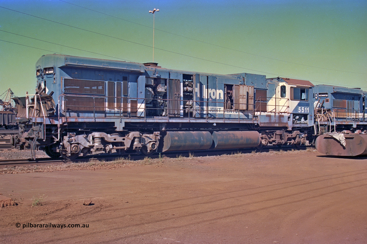 258-05
Nelson Point, Goninan GE rebuild C36-7M unit 5512 serial 4839-08 / 87-076 is in the process of being removed from site bound for Asset Kinetics in Maddington, Perth. May 2002.
Keywords: 5511;Goninan;GE;C36-7M;4839-08/87-076;rebuild;AE-Goodwin;ALCo;C636;5463;G6035-4;