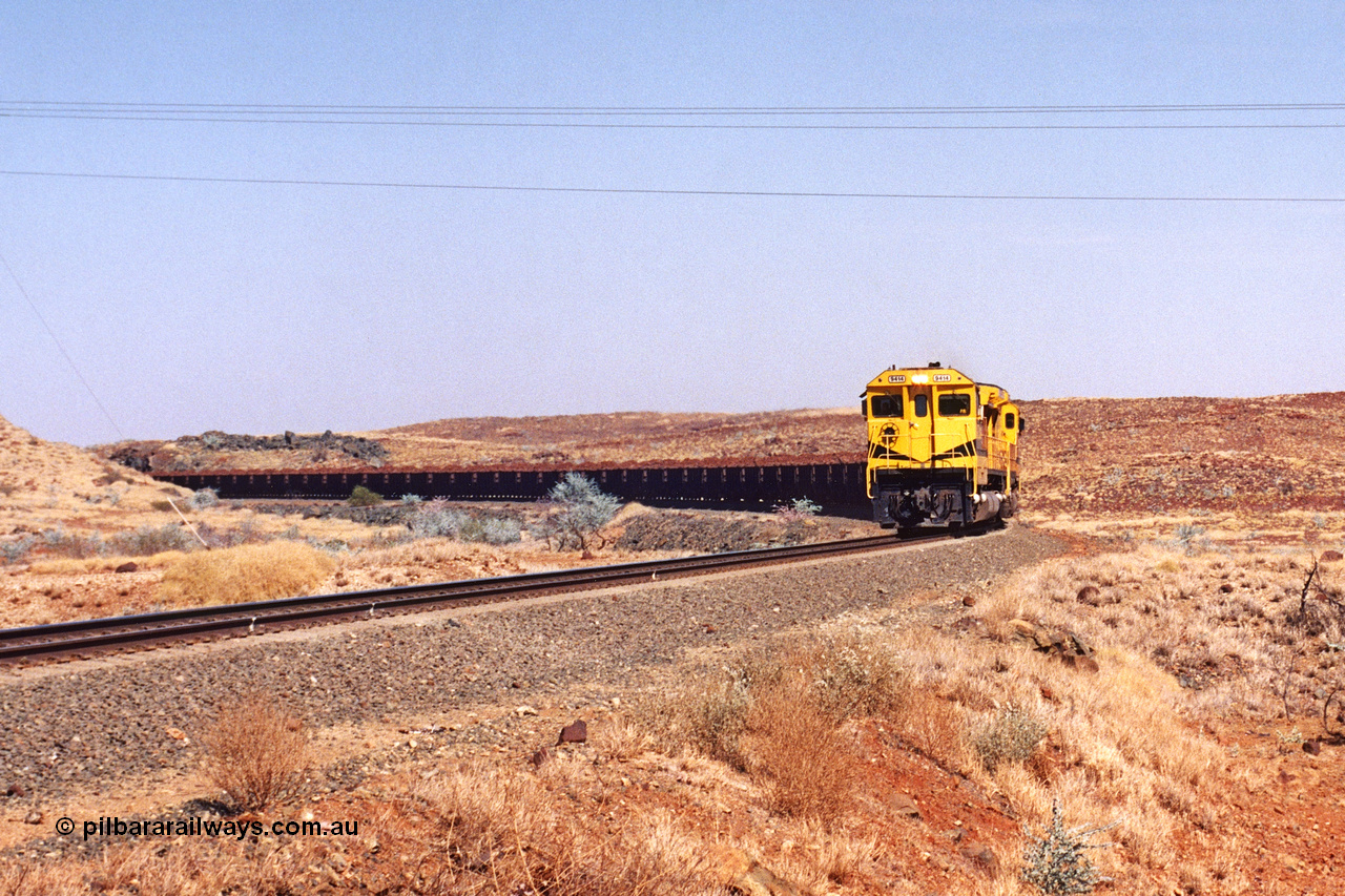 283-14
At the 45.4 km grade crossing on the Robe River line, loaded train easers around the curve behind the standard quad Goninan CM40-8M units led by 9414 serial number 8206-11 / 91-124 and rebuilt from the final of the original five ALCo units ordered from construction. 22nd of May 2002.
Keywords: 9414;Goninan;GE;CM40-8M;8206-11/91-124;rebuild;AE-Goodwin;ALCo;M636;G6060-5;