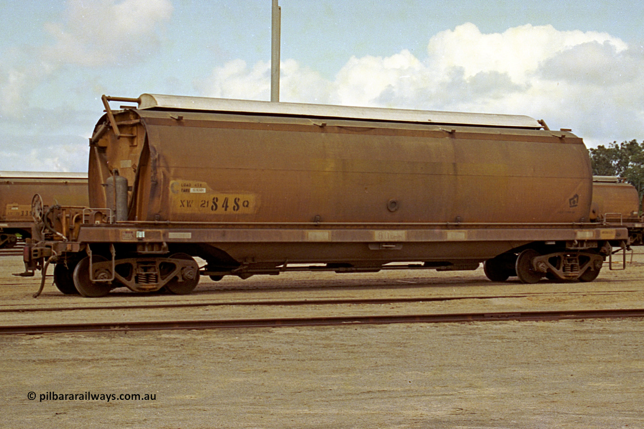 284-08
Nargulu yard, XW type grain hopper waggon XW 21848 built by Westrail Midland Workshops in a batch of eighty between 1978 and 1980, converted to XWA in 1984? The 'C' and the circular sight glass is for canola loading. November 8, 2004.
Keywords: XW-type;XW21848;Westrail-Midland-WS;