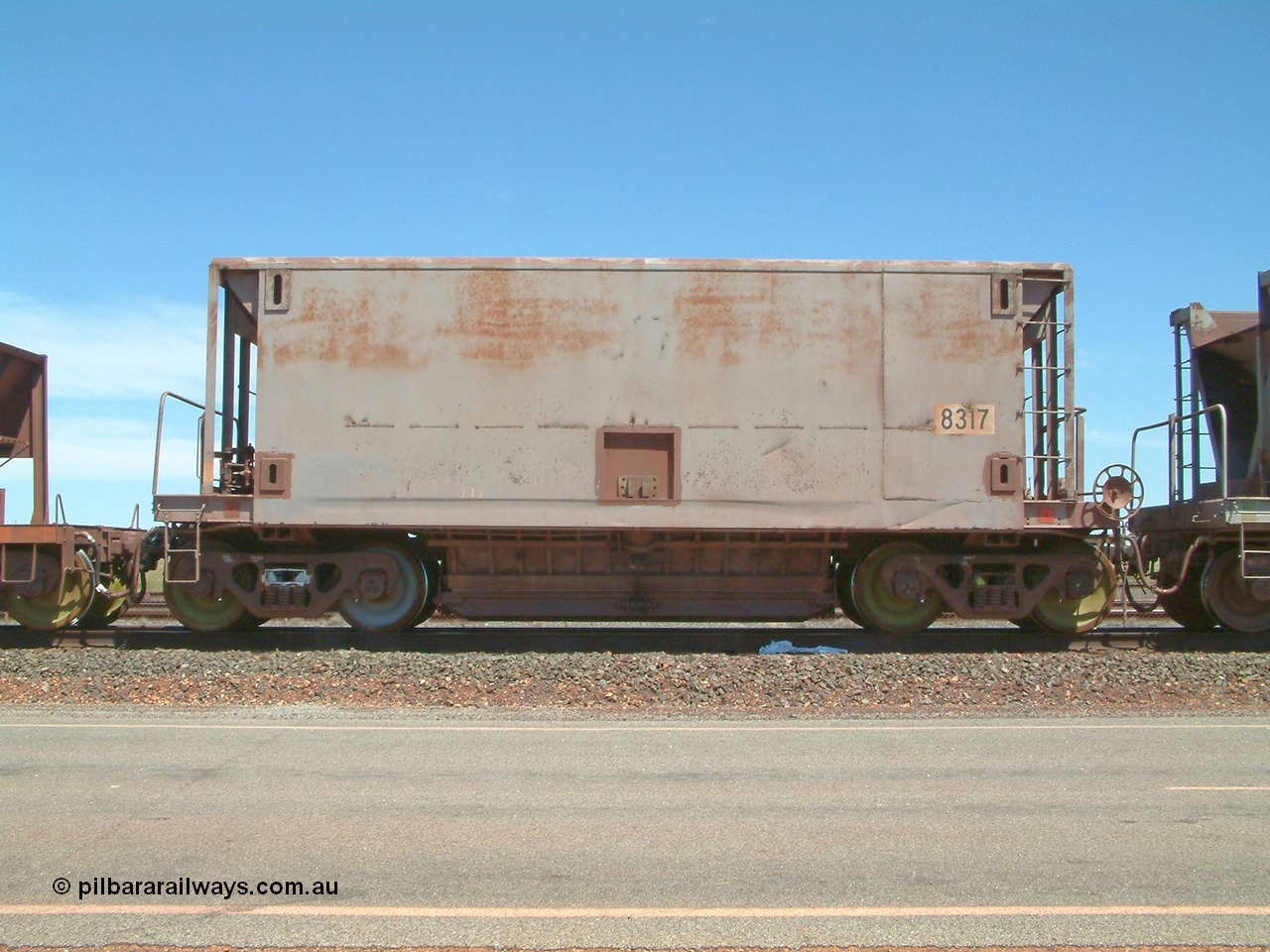 040409 123014
Boodarie, Goldsworthy service bottom discharge Gunderson USA built ore waggon 8317 is one of forty five that was purchased second hand in 1992 from Phelps Dodge Copper Mine, believed to be built in 1970s. 9th April 2004.
Keywords: 8317;Gunderson-USA;BHP-ore-waggon;