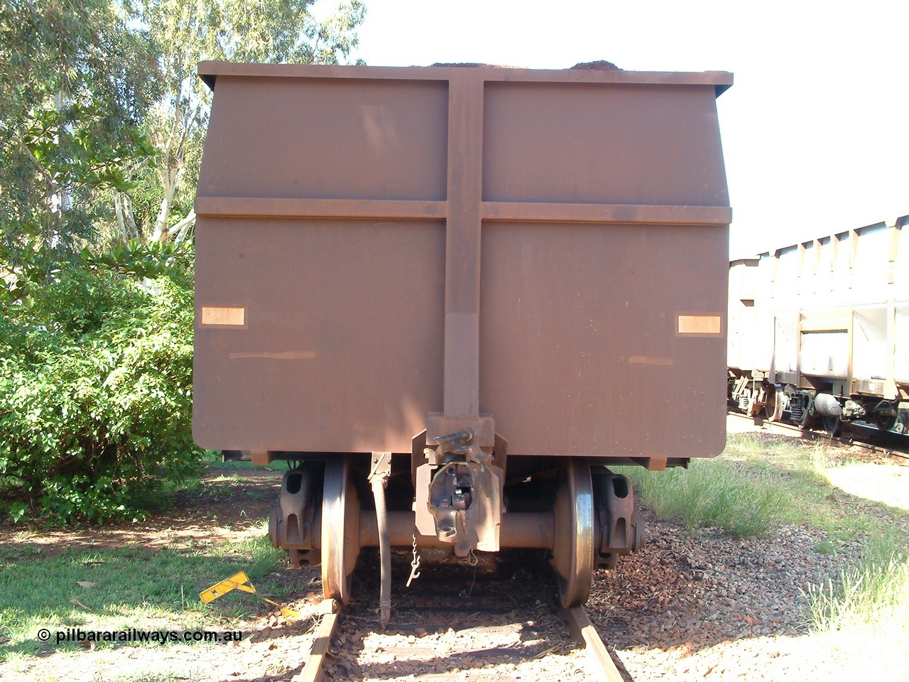 040412 144321
Nelson Point, Goninan built, Lynx Engineering designed ore waggon known as Golynx waggons, one of 345 such waggons constructed during 2001 out of 3CR12 stainless steel in an effort to eliminate painting and to reduce wear on the waggon body. 12th April 2004.
Keywords: Goninan-WA;Golynx;BHP-ore-waggon;