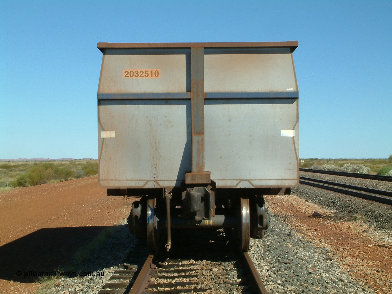 040801 144038
Walla Siding, Goninan built, Lynx Engineering designed ore waggon 4403 made from 5Cr12Ti stainless steel these waggons are known as Golynx waggons, asset number 203510 with serial 950124-004 and build date 02/2004. 1st August 2004.
Keywords: 4403;Goninan-WA;Golynx;BHP-ore-waggon;