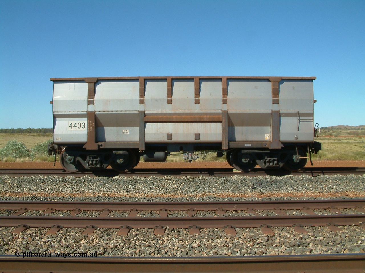 040801 144228
Walla Siding, Goninan built, Lynx Engineering designed ore waggon 4403 made from 5Cr12Ti stainless steel these waggons are known as Golynx waggons, asset number 203510 with serial 950124-004 and build date 02/2004. 1st August 2004.
Keywords: 4403;Goninan-WA;Golynx;BHP-ore-waggon;