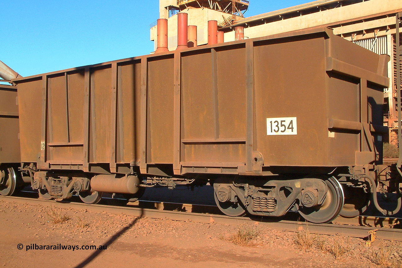 040804 155856
Nelson Point, empty BHP ore waggon 1354 is a Comeng WA build from a batch of two hundred and twenty-six in 1973/74. Waggon has been resheeted with new side walls. 4th of August 2004.
Keywords: 1354;Comeng-WA;BHP-ore-waggon;
