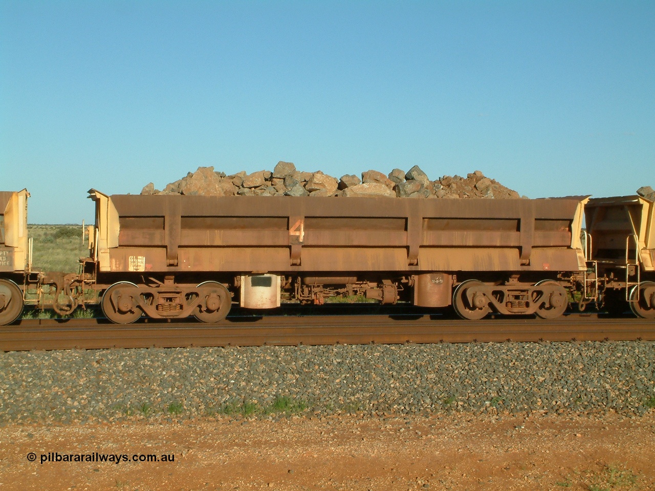 040408 170024
Bing Siding, Difco Ohio USA 1966 built short side dump waggon 4 loaded with rip-rap, originally built for Goldsworthy Mining as no. 4, one five such waggons built for Goldsworthy Mining.
Keywords: Difco-Ohio-USA;GML;BHP-ballast-waggon;