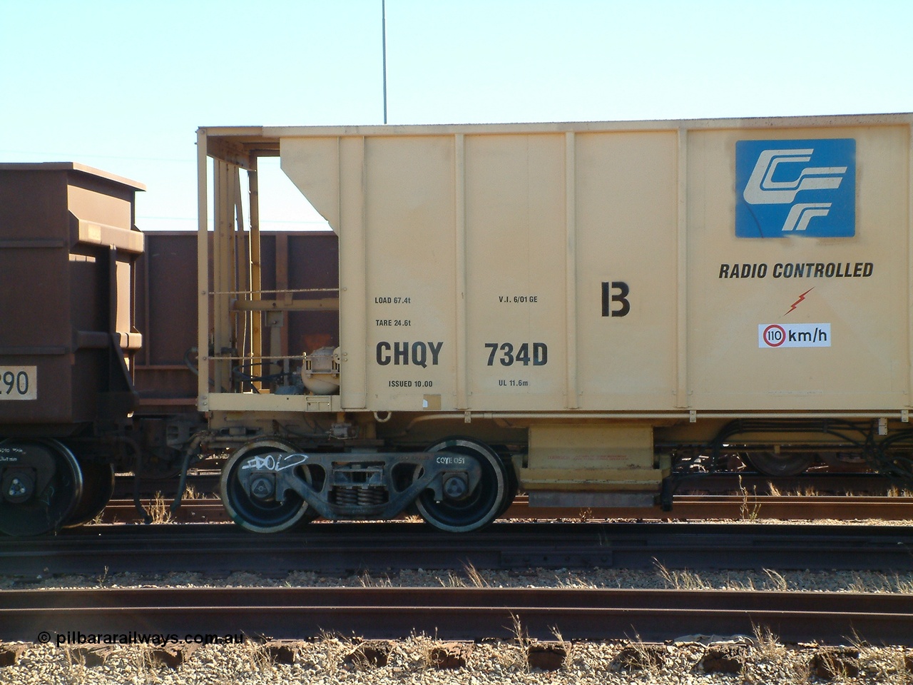 040805 095643
Nelson Point, CFCLA CHQY type ballast waggon CHQY 734.
Keywords: CHQY-type;CHQY734;CFCLA;CRDX-type;BHP-ballast-waggon;
