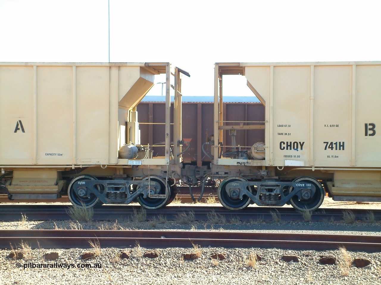 040805 095714
Nelson Point, CFCLA CHQY type ballast waggon CHQY 741.
Keywords: CHQY-type;CHQY741;CFCLA;CRDX-type;BHP-ballast-waggon;