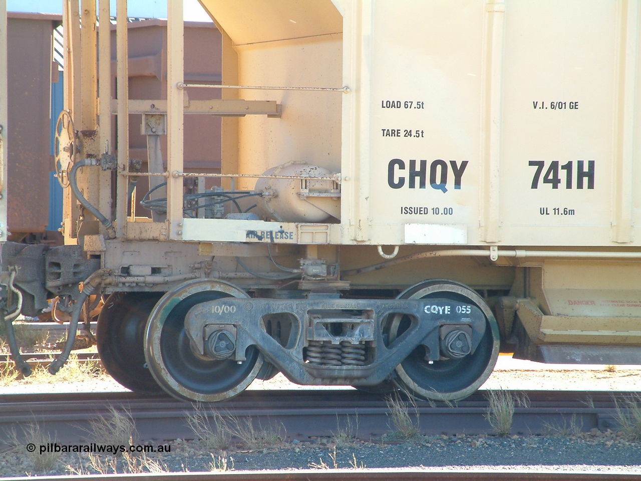 040805 095752
Nelson Point, CFCLA CHQY type ballast waggon CHQY 741.
Keywords: CHQY-type;CHQY741;CFCLA;CRDX-type;BHP-ballast-waggon;