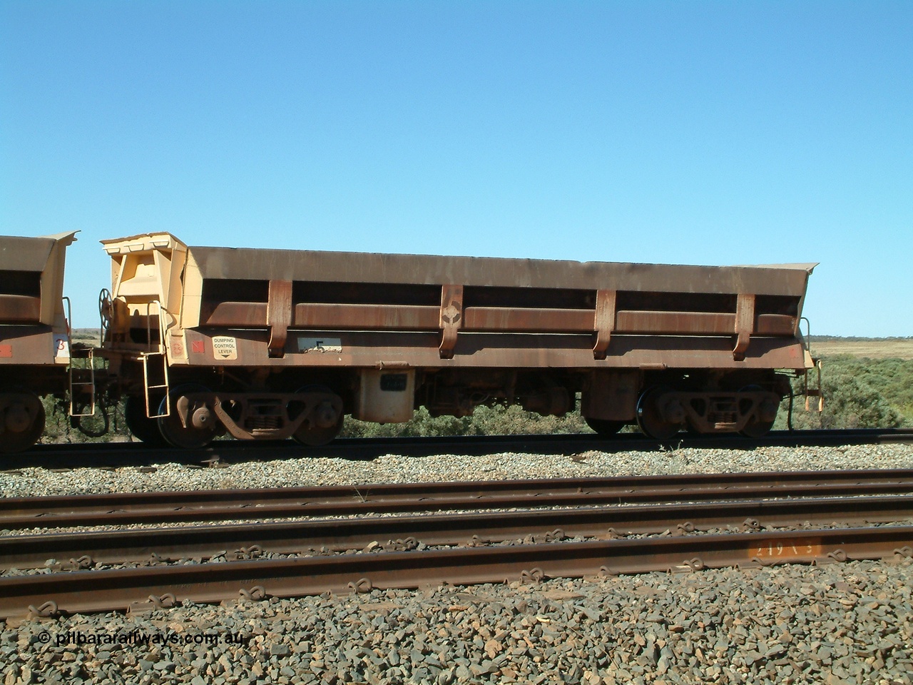 040810 145007
Shaw Siding backtrack, Difco Ohio USA 1967 build short side dump waggon 5, originally built for Goldsworthy Mining, but not yet renumbered by BHP Iron Ore, it should be 8705, one five waggons built for Goldsworthy Mining.
Keywords: Difco-Ohio-USA;GML;BHP-ballast-waggon;