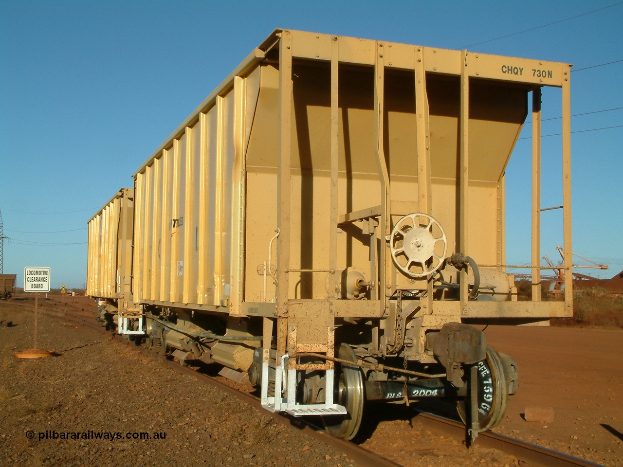 040815 164800
Nelson Point, CFCLA ballast waggon CHQY type 730 having just been offloaded from road transport and placed on rail, view from handbrake end.
Keywords: CHQY-type;CHQY730;CFCLA;CRDX-type;BHP-ballast-waggon;