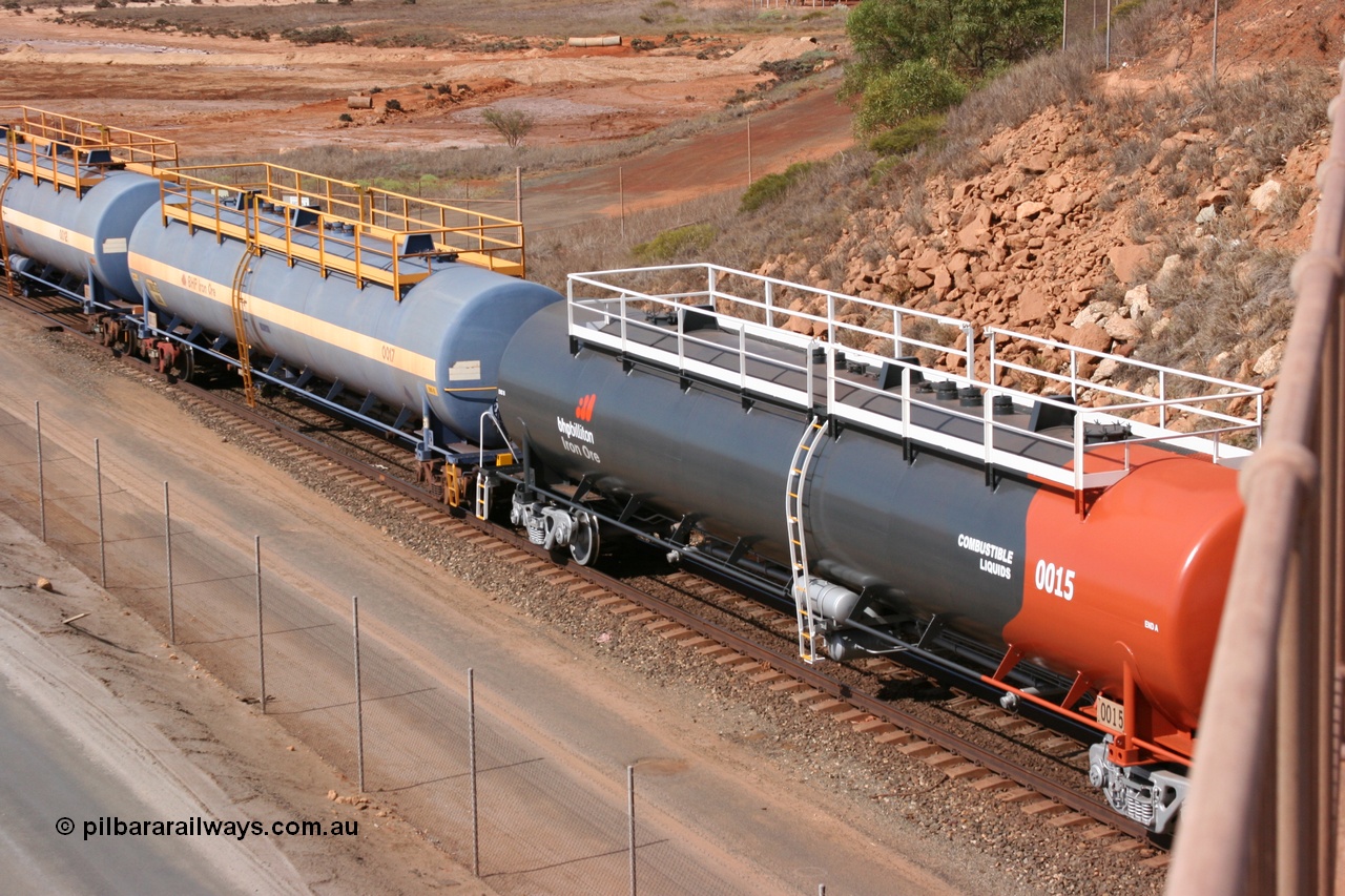 050315 0235
Redbank Bridge, elevated view of empty 116 kL fuel tanks all built by Comeng in both NSW and WA, 0015 in the Earth livery and 0017 and others in the BHP blue and white livery.
Keywords: Comeng-WA;BHP-tank-waggon;