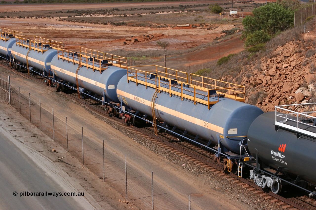 050315 0236
Redbank Bridge, elevated view of empty 116 kL fuel tanks all built by Comeng in both NSW and WA, 0017 and 0012 and others in the BHP blue and white livery.
Keywords: Comeng-WA;BHP-tank-waggon;
