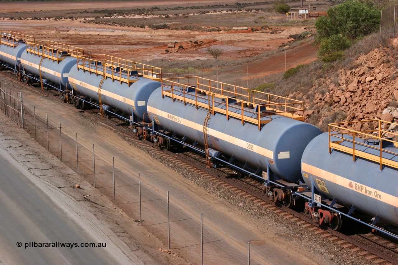 050315 0237
Redbank Bridge, elevated view of empty 116 kL fuel tanks all built by Comeng in both NSW and WA, 0012 and 0016 and others in the BHP blue and white livery.
Keywords: Comeng-WA;BHP-tank-waggon;