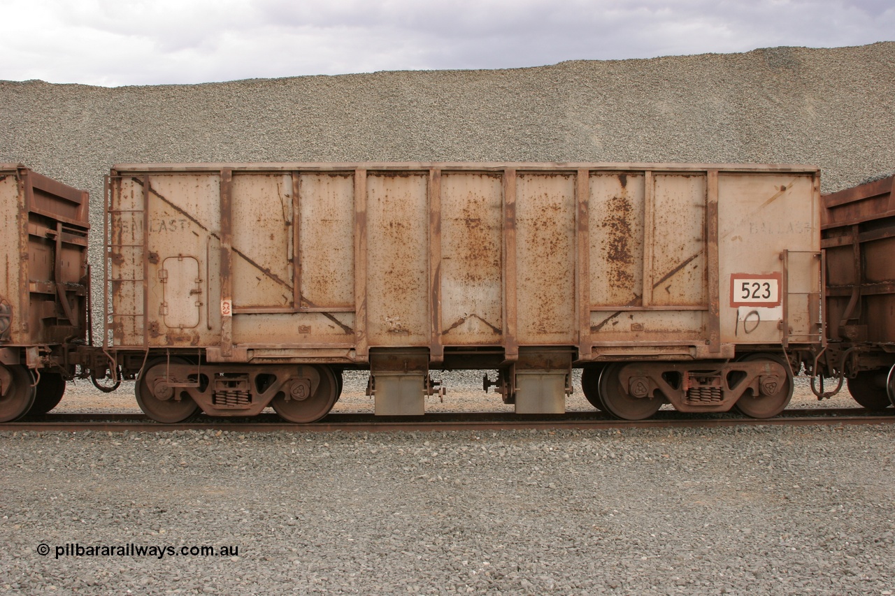 050412 0768
Quarry 8, Shaw Siding area. Side view of 1963 built Magor USA waggon 523, originally in ore service before conversion to a ballast waggon.
Keywords: Magor-USA;BHP-ballast-waggon;