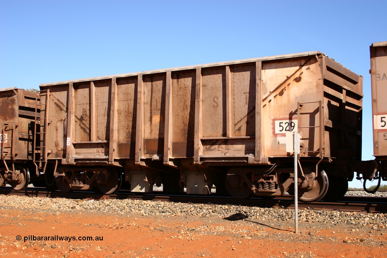050518 2159
Bing Siding. 3/4 view of 1963 built Magor USA waggon 529, originally in ore service before conversion to a ballast waggon.
Keywords: Magor-USA;BHP-ballast-waggon;