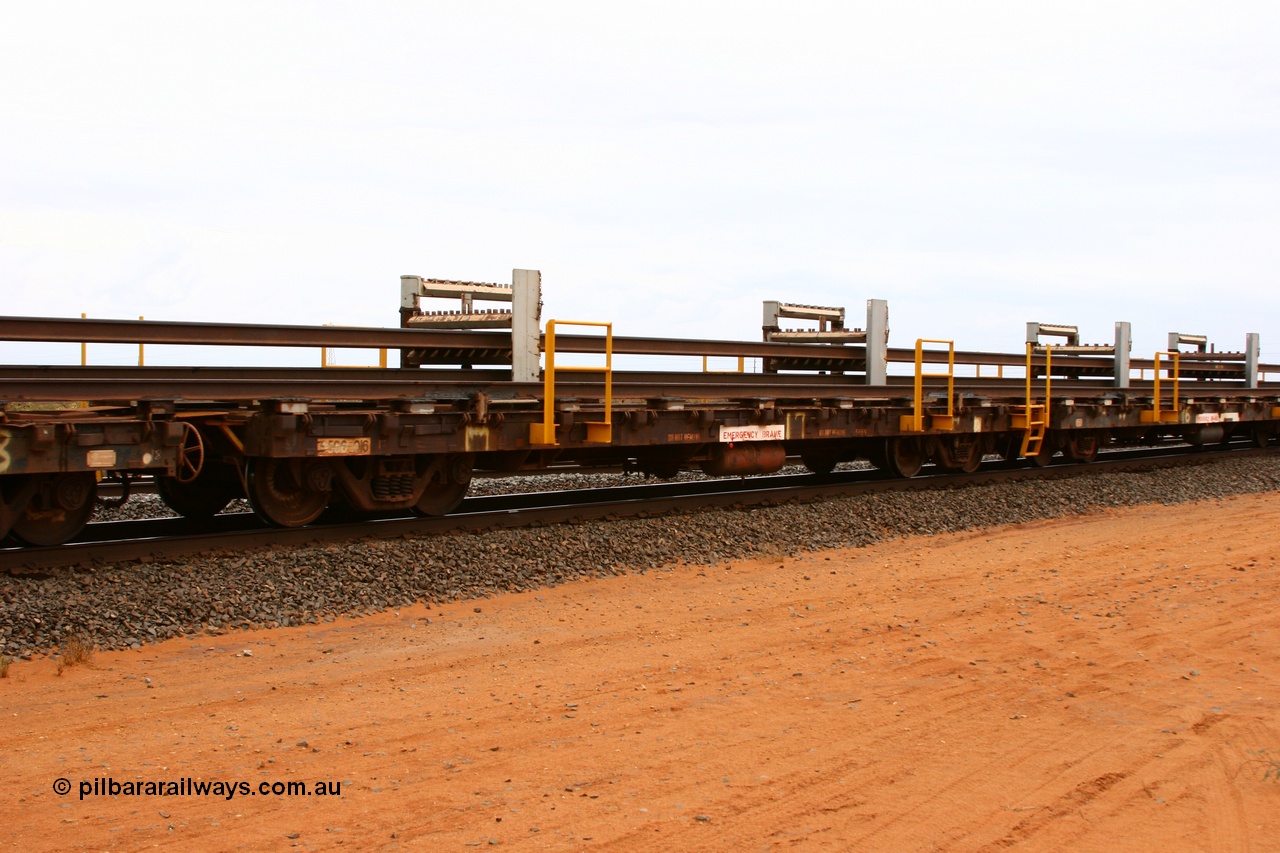050522 2727
Goldsworthy Junction, rail recovery and transport train flat waggon #17, 6016, built by Comeng WA in January 1971, also carries contract no. of 6506-016.
Keywords: Comeng-WA;BHP-rail-train;