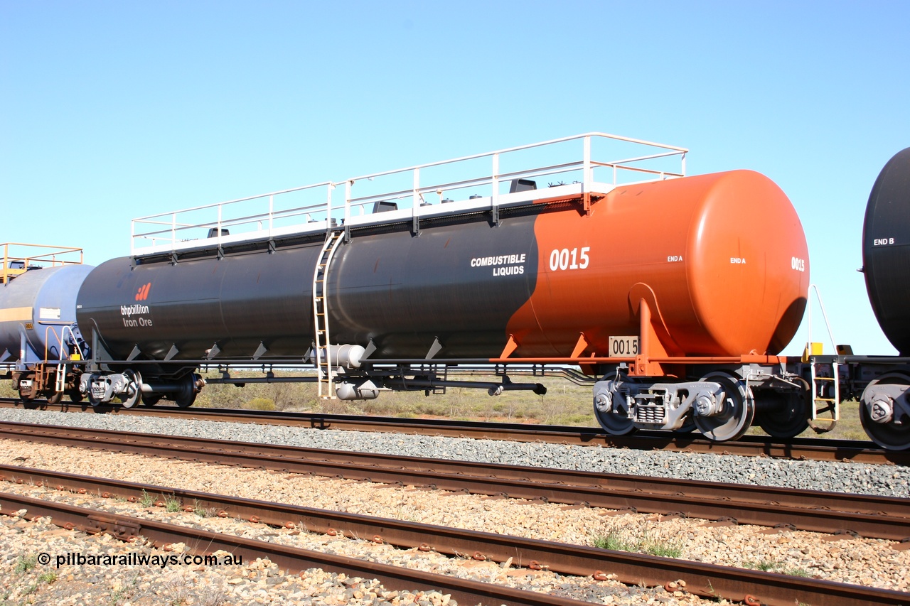 050704 3979
Bing Siding, empty 116 kL Comeng WA built tank waggon 0015 from 1974-5, one of six such tank waggons, wearing the BHP Billiton Earth livery.
Keywords: Comeng-WA;BHP-tank-waggon;