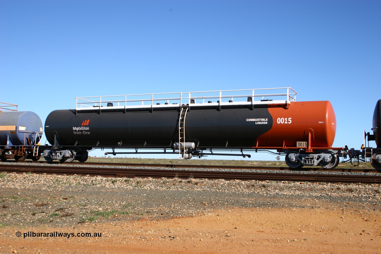 050704 3984
Bing Siding, empty 116 kL Comeng WA built tank waggon 0015 from 1974-5, one of six such tank waggons, wearing the BHP Billiton Earth livery.
Keywords: Comeng-WA;BHP-tank-waggon;