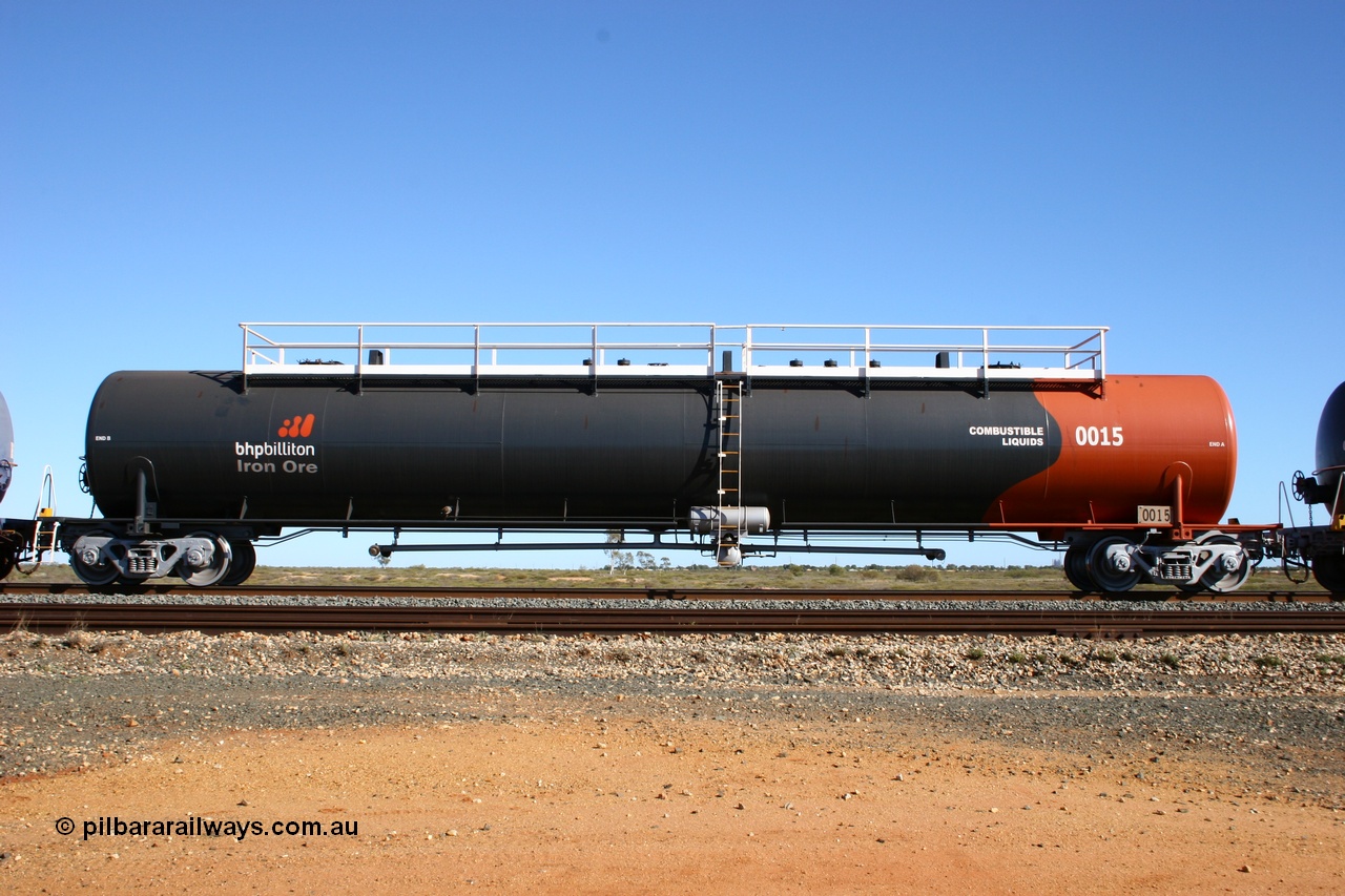 050704 3985
Bing Siding, empty 116 kL Comeng WA built tank waggon 0015 from 1974-5, one of six such tank waggons, wearing the BHP Billiton Earth livery.
Keywords: Comeng-WA;BHP-tank-waggon;