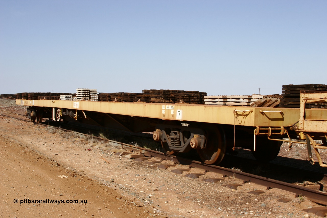 051001 5628
Flash Butt yard, BHP flat waggon 6705 with EDI decal and ROA code of AQPY 2916, 55 tonne capacity, unsure of original owner, possible AN AOOX, then cut down to the Pilbara through CFCLA.
Keywords: 6705;AQPY-type;AQPY2916;CFCLA;BHP-flat-waggon;