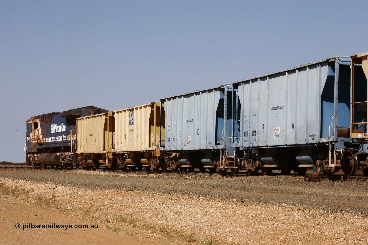 051001 5654
Flash Butt yard, two of each type of CFCLA ballast waggons CHQY class and CHRY class behind Dash 8 loco 5649.
Keywords: CHQY-type;CHRY-type;CRDX-type;CFCLA;BHP-ballast-waggon;
