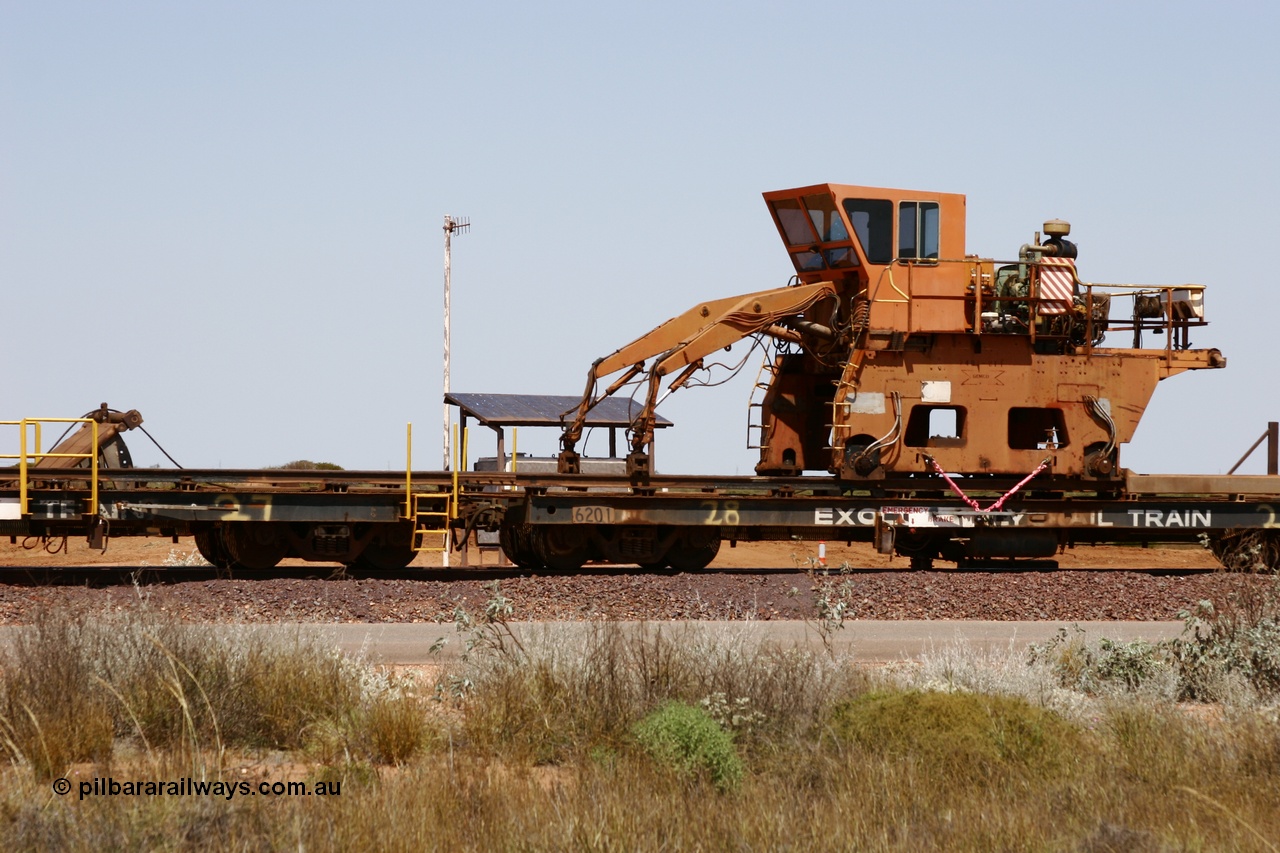 051001 5736
Boodarie, the Steel Train or rail recovery and transport train, flat waggon #28, 2nd lead off waggon 6201, built by Comeng WA in January 1977 under order no. 07-M-282 RY, with the Gemco built straddle crane.
Keywords: Comeng-WA;BHP-rail-train;