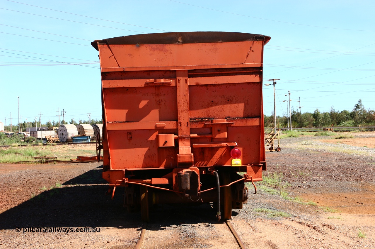 060414 3448
Nelson Point yard, originally a Magor USA built ballast waggon for the Oroville Dam construction, 507 seen here modified as a weighbridge test waggon, end view.
Keywords: Magor-USA;BHP-weigh-waggon;