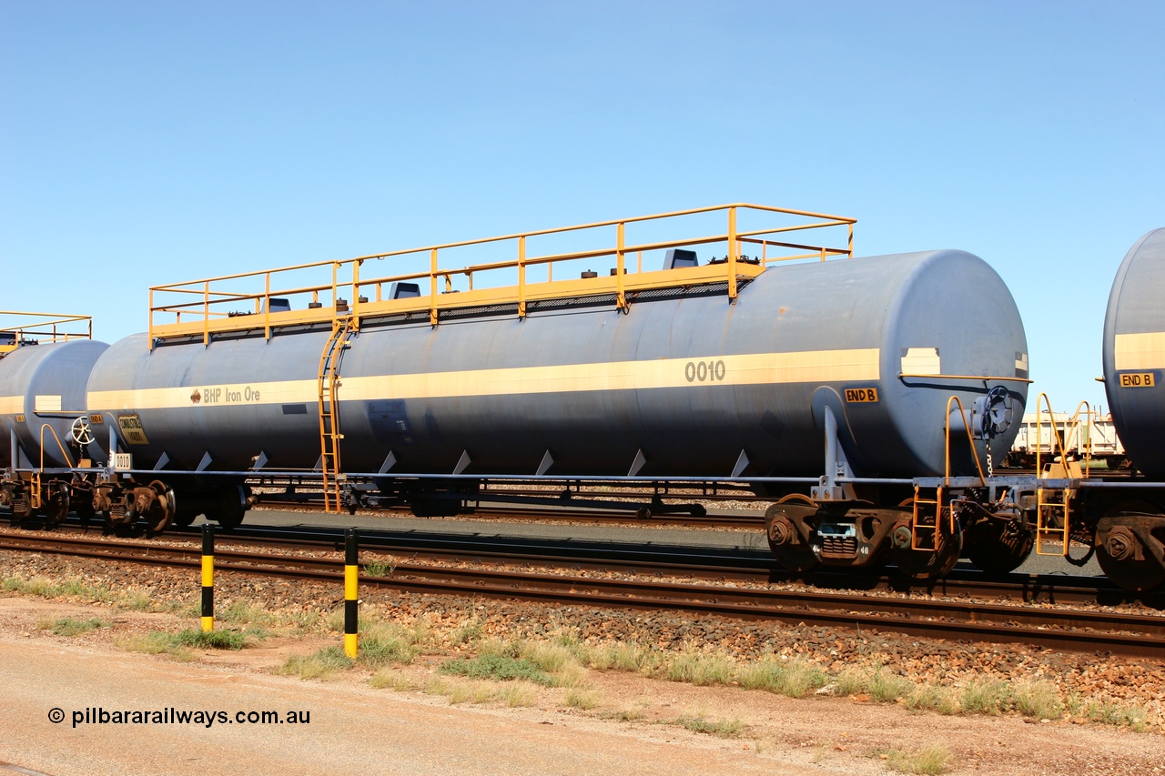 060414 3460
Nelson Point yard, empty 116 kL Comeng NSW built tank waggon 0010 from 1972, one of three such tank waggons.
Keywords: Comeng-NSW;BHP-tank-waggon;