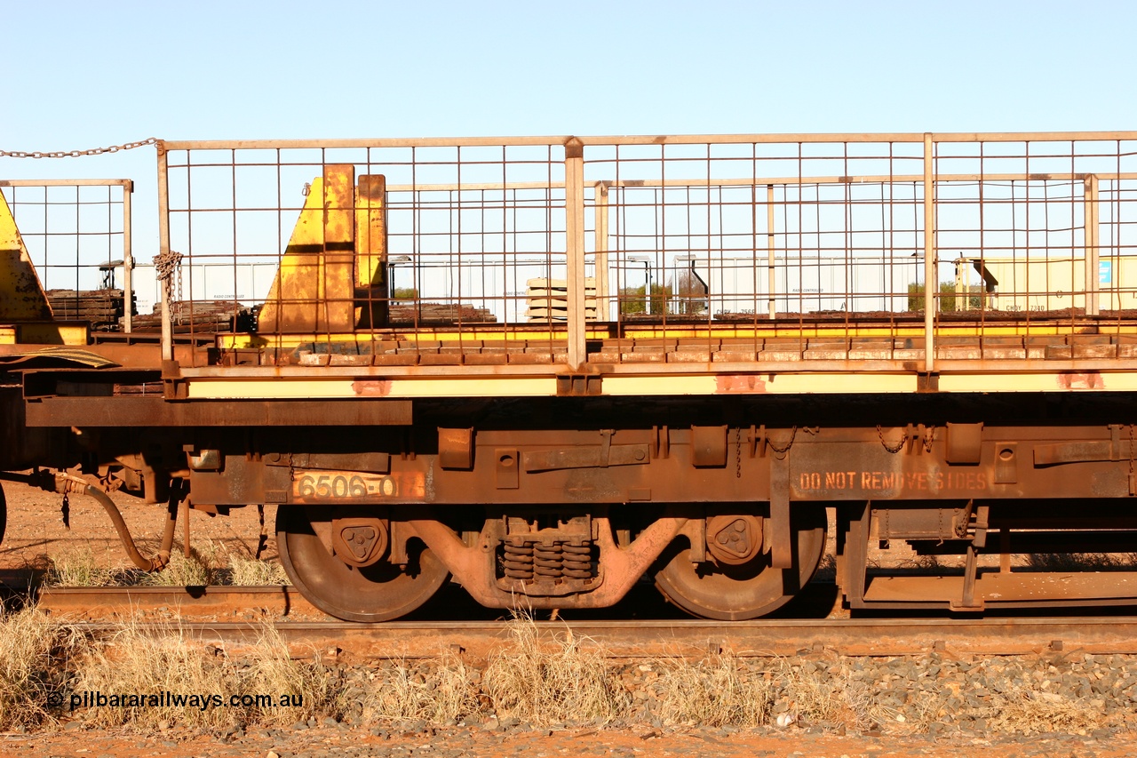 060429 3733
Flash Butt yard, Pony waggon 6017, built by Comeng WA in 1971 in a batch of three numbered 6014-6017, view of asset number 6506-017.
Keywords: BHP-pony-waggon;Comeng-WA;
