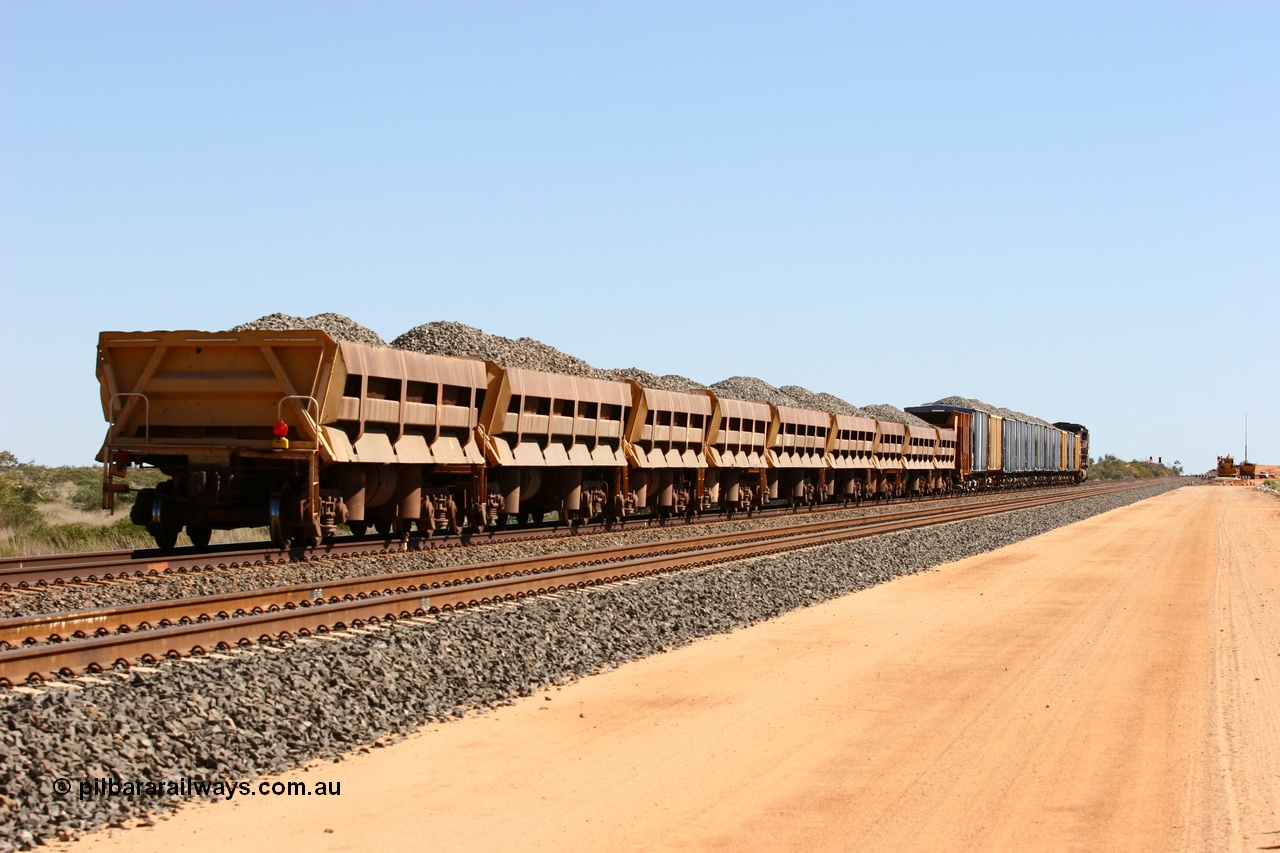 060501 3880
Tabba Siding, a string of Difco side dumps on the rear of a loaded ballast train.
Keywords: Difco-Ohio-USA;GML;BHP-ballast-waggon;