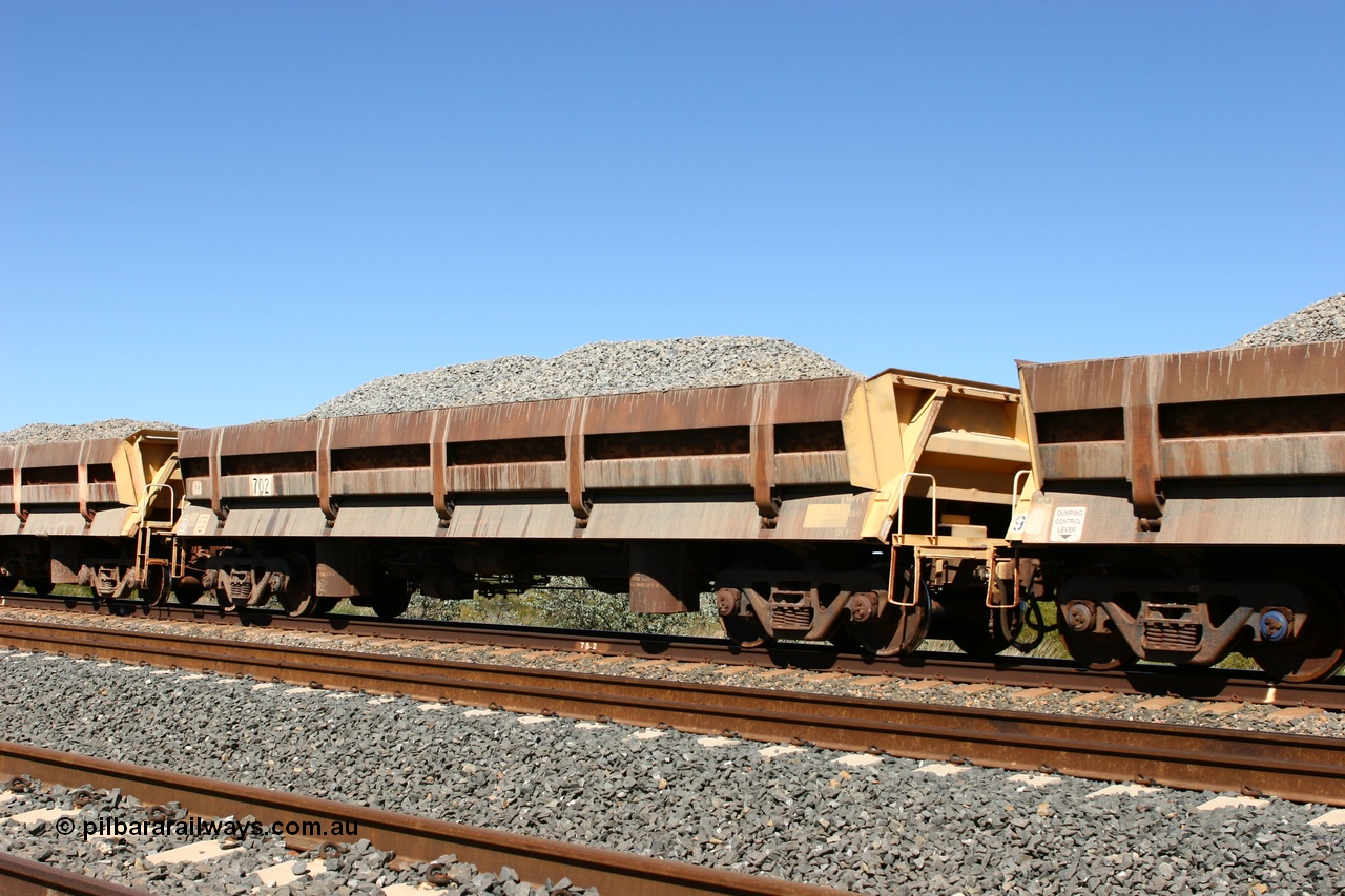 060501 3897
Tabba Siding, built by Difco USA in 1971 for Mt Newman Mining in a group of four, side dump waggon 703.
Keywords: Difco-Ohio-USA;BHP-ballast-waggon;