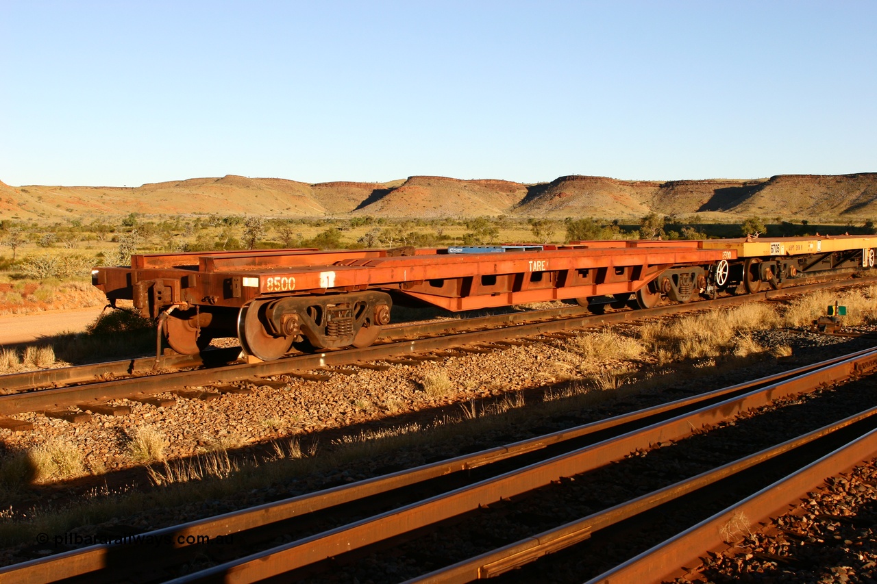 060714 6894
Garden Siding, flat waggon 8500, originally built by Tomlinson Steel WA for Goldsworthy Mining as one of six 55 ton flat waggons built in 1966, and later modified by BHP to increase its capacity.
Keywords: Tomlinson-Steel-WA;GML;BHP-flat-waggon;
